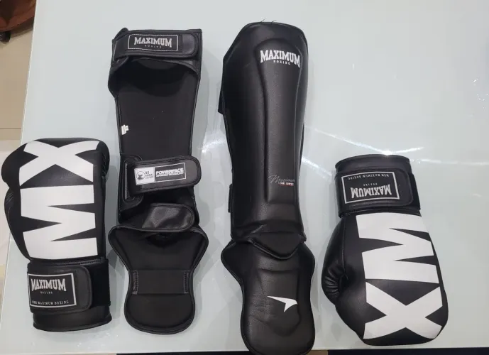 Kit Luva 14 oz Mxm Black Maximum Muay thay e caneleira G