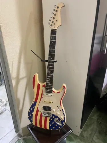 Guitarra Eagle Stratocaster 
