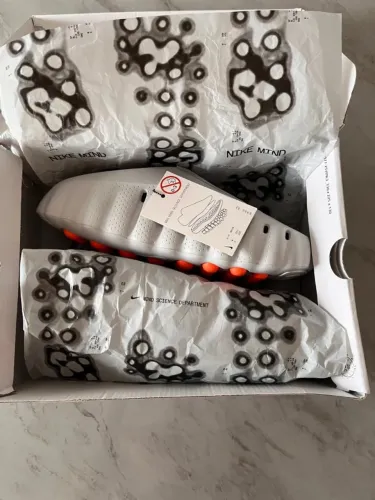 Nike Mind 001