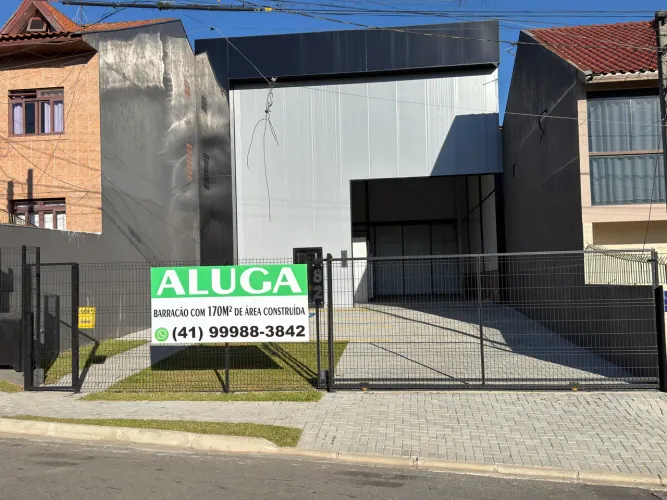 Barracão no Pinheirinho próximo à linha verde Averbado
