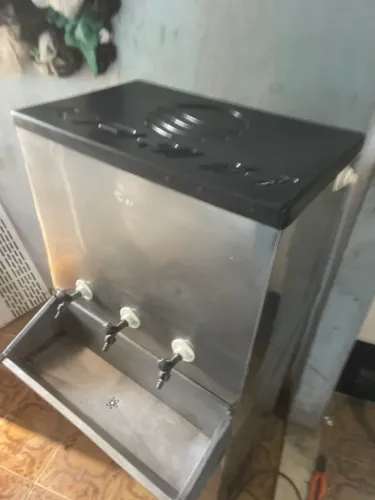 Bebedouro inox 100 litros 3 torneira 127 volts todo bom