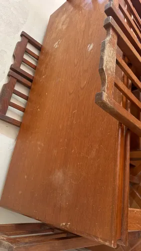 Mesa de Madeira Maciça com 6 Cadeiras (Para Restauração / Desapego)