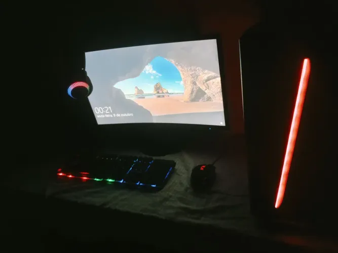 Pc em bom estado dois pente de 4gb ddr4 dois fan e sem placa de vídeo