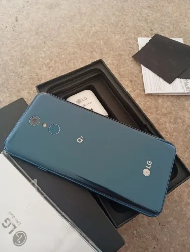 Celular LG Q7