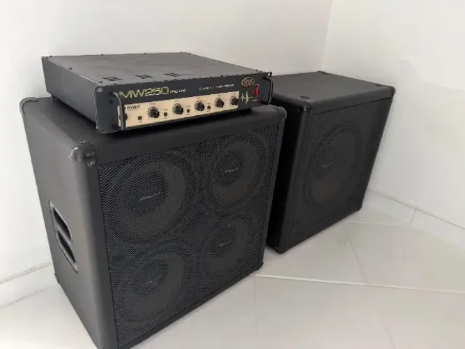Amplificador de baixo caixas e cabeçote
