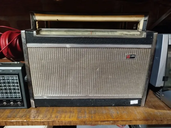 Rádio antigo philco