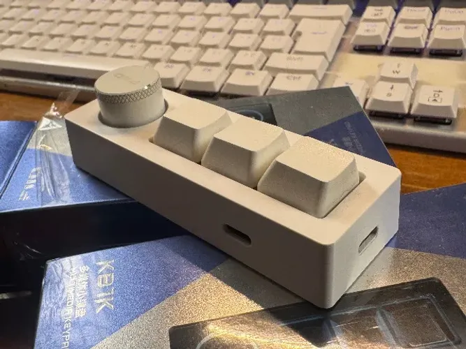 Macropad Fiio KB1 branco (mini teclado c. knob / encoder) - Usado