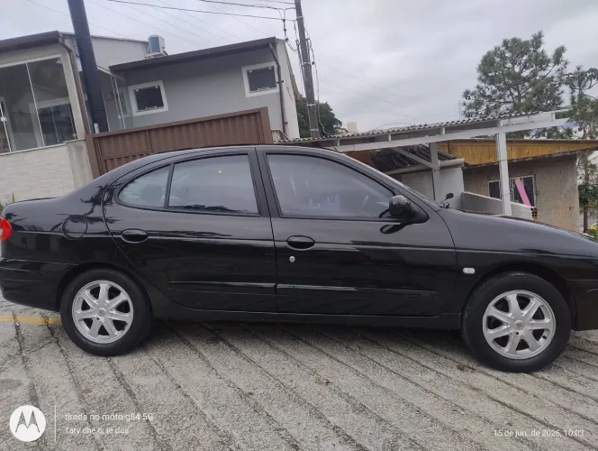 Renault Megane Sedan Privilège 2.0 16V AUT 2005