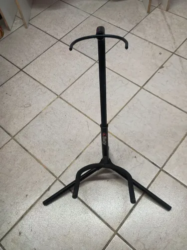 Suporte para violão guitarra ou baixo em perfeito estado de conservação