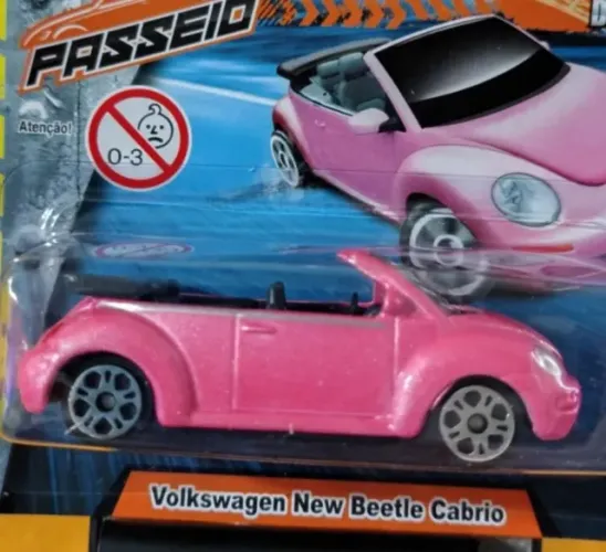Carrinho MAISTO NEW BEATLE CONVERSIVEL ROSA 1:64