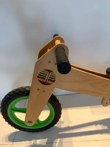 Bicicleta infantil de madeira 