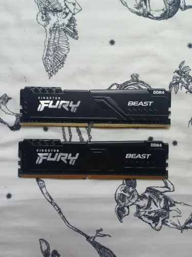 Duas Memórias RAMs Kingston Fury Beast, 8GB cada, 3200MHz, DDR4