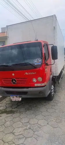 Accelo 915 C agregado bau com plataforma dohlandia 
