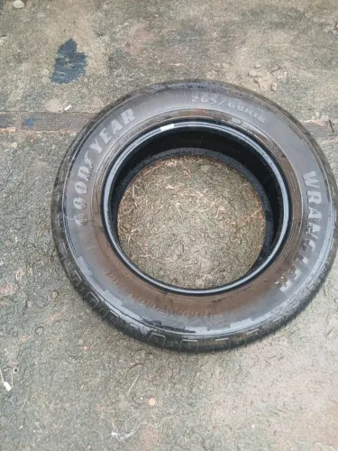 Vende-se pneu semi novo