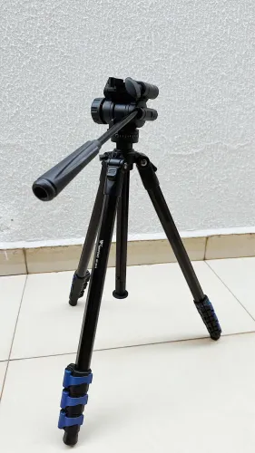 Tripé Profissional Weifeng + Cabeça Hidráulica + Bolsa + Steadycam