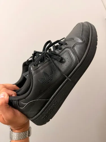 Tênis adidas pouco uso