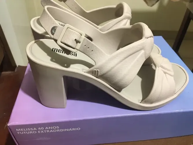 Sandália Melissa semi nova
