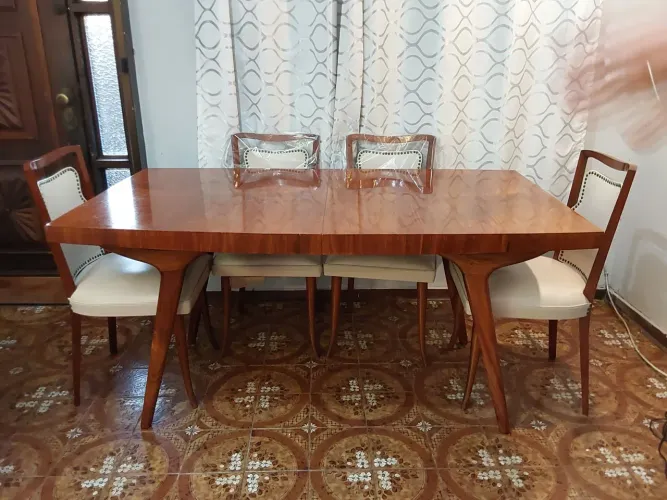 Mesa design Caviuna expansível em belo estado