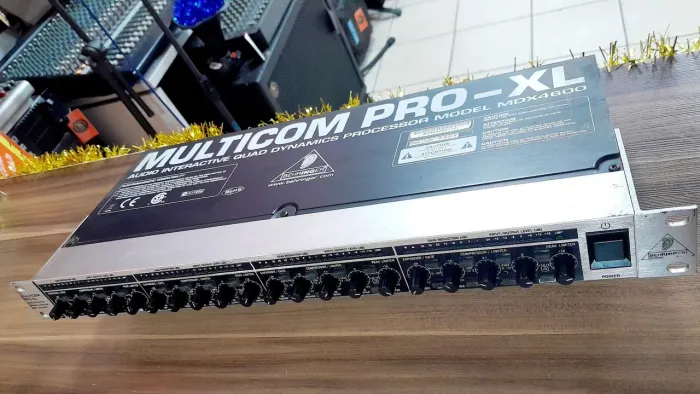 Processador Behringer Multicom Pro-XL MDX4600 compresor