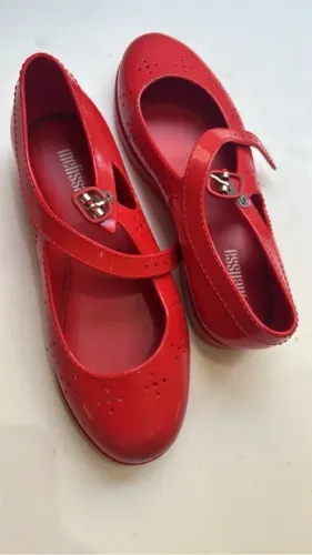 Kit 5 sapatos , sandálias em bom estado infantil