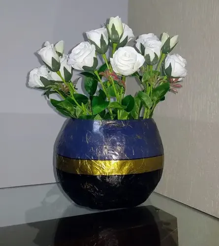 Vaso cachepot decorativo detalhes dourados