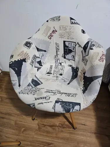 cadeira charles eames estampa jornal com braços