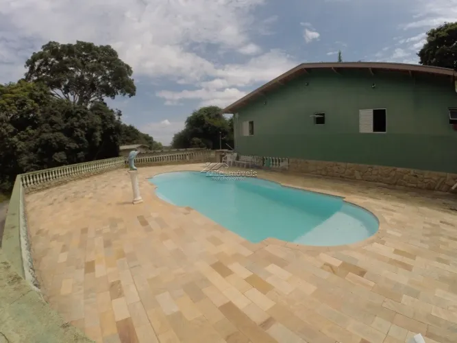 Chácara com Piscina em Valinhos