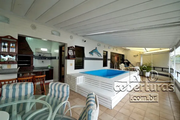 Cobertura à venda no Jardim Oceânico. Barra. Quadra da Praia.