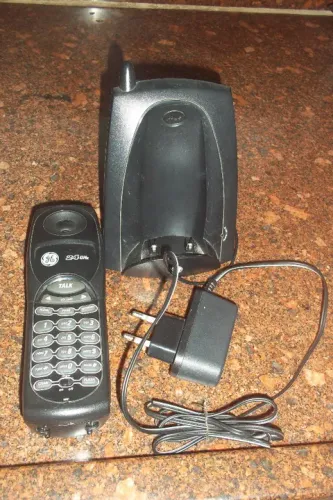 Telefone sem fio GE usado, necessita de reparo no fone, com bateria. Aceito oferta / troca