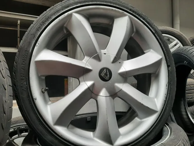 Roda esportiva Santorini prata aro 18 Aplicação Ford 4x108