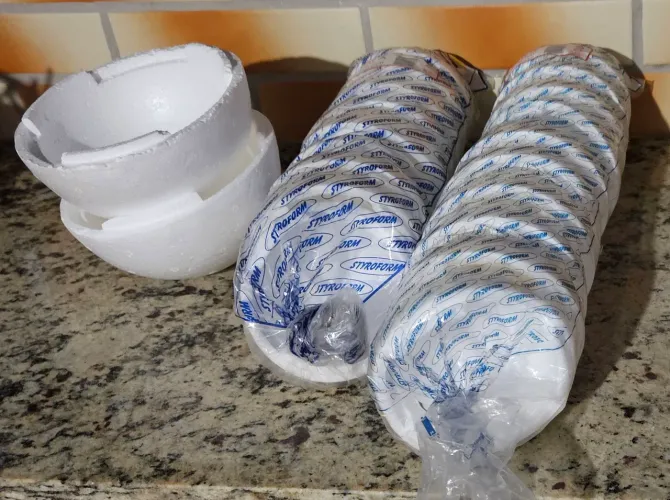 Bolas de isopor oca 2 partes 
