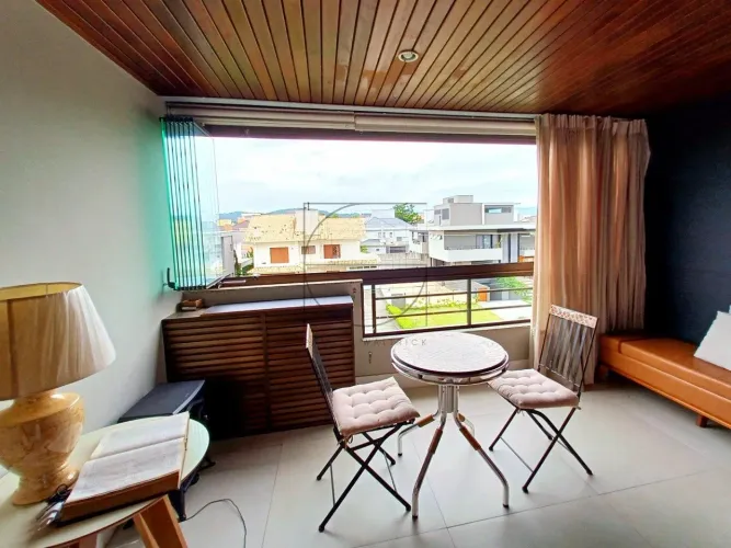 Apartamento à venda em Jurerê a 250 metros da praia