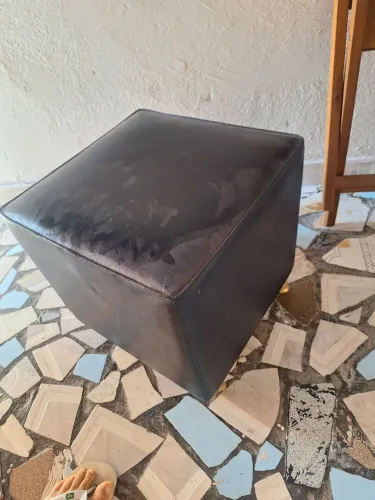 Puff quadrado preto