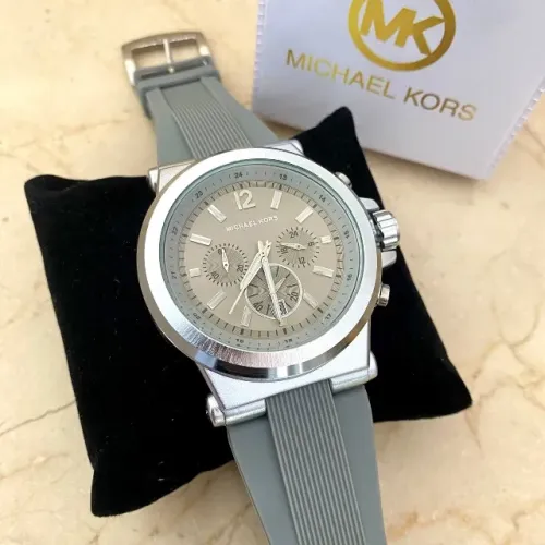 Relógio Michael Kors com pulseira em borracha 