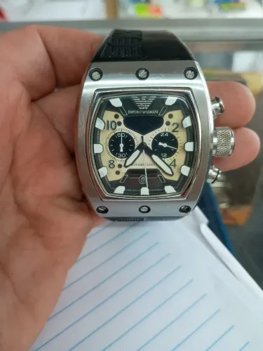Relógio Empório Armani para retirada de peças 
