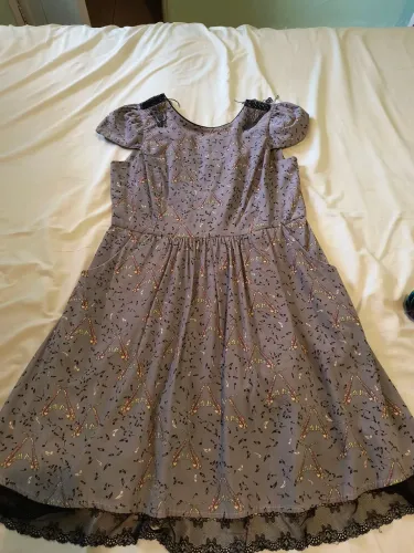 Vestido Antix modelo Saxofone