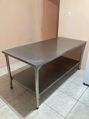 Vendo mesa de aço para pizzaria