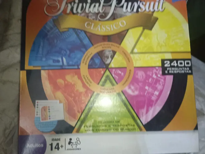 Jogo trivial pursuit com 2400 novo lacrado