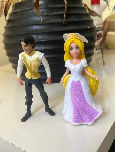 José e Rapunzel Enrolados mini princesas Disney magiclip. Aprox 11 cm