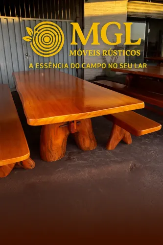 Mesa completa com bancos inclusos
