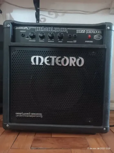 Amplificador meteoro Demolidor FWB 50 para baixo