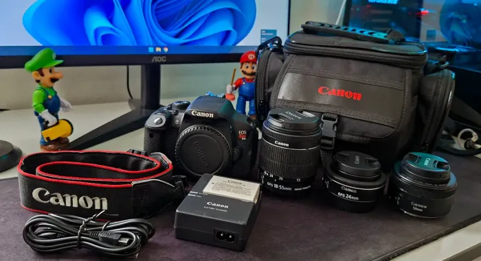 Câmera Canon T5i - 3772 Clicks apenas!! (Conta com acessórios)