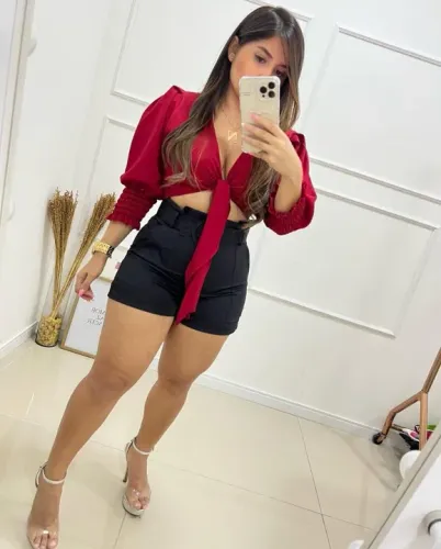 Conjunto cropped vermelho e short preto