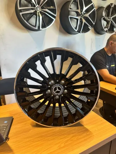 Jogo de Rodas Aro 18" Mercedes-Benz