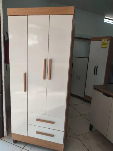 Guarda-Roupa 3 Portas com 2 Gavetas