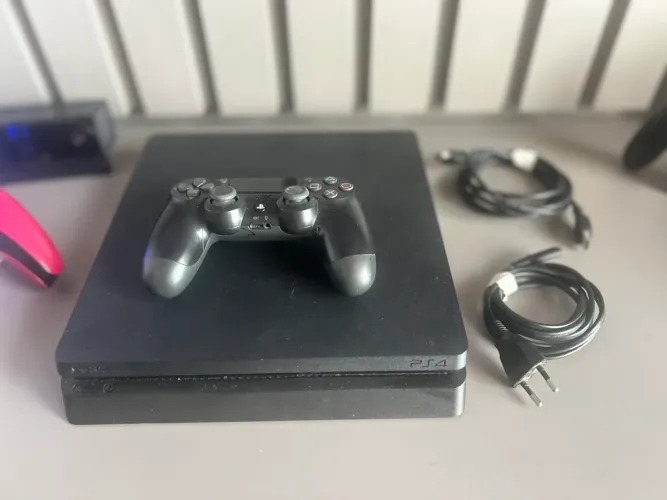 PS 4 Slim 1 TB com lacre de fábrica