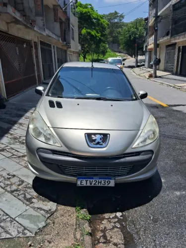 Peugeot 207 XR 1.4 Flex 8V 5P 2011