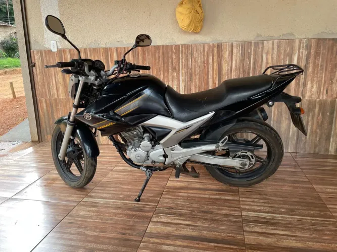 Vendo fazer 250 em bom estado sem sinistro.