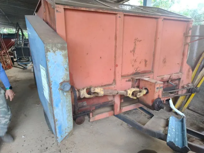 Vagão Forrageiro Cremasco VFC 8000