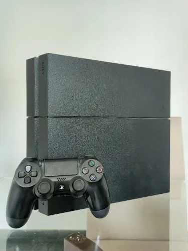 PlayStation 4 (PS4) - Console e Controle